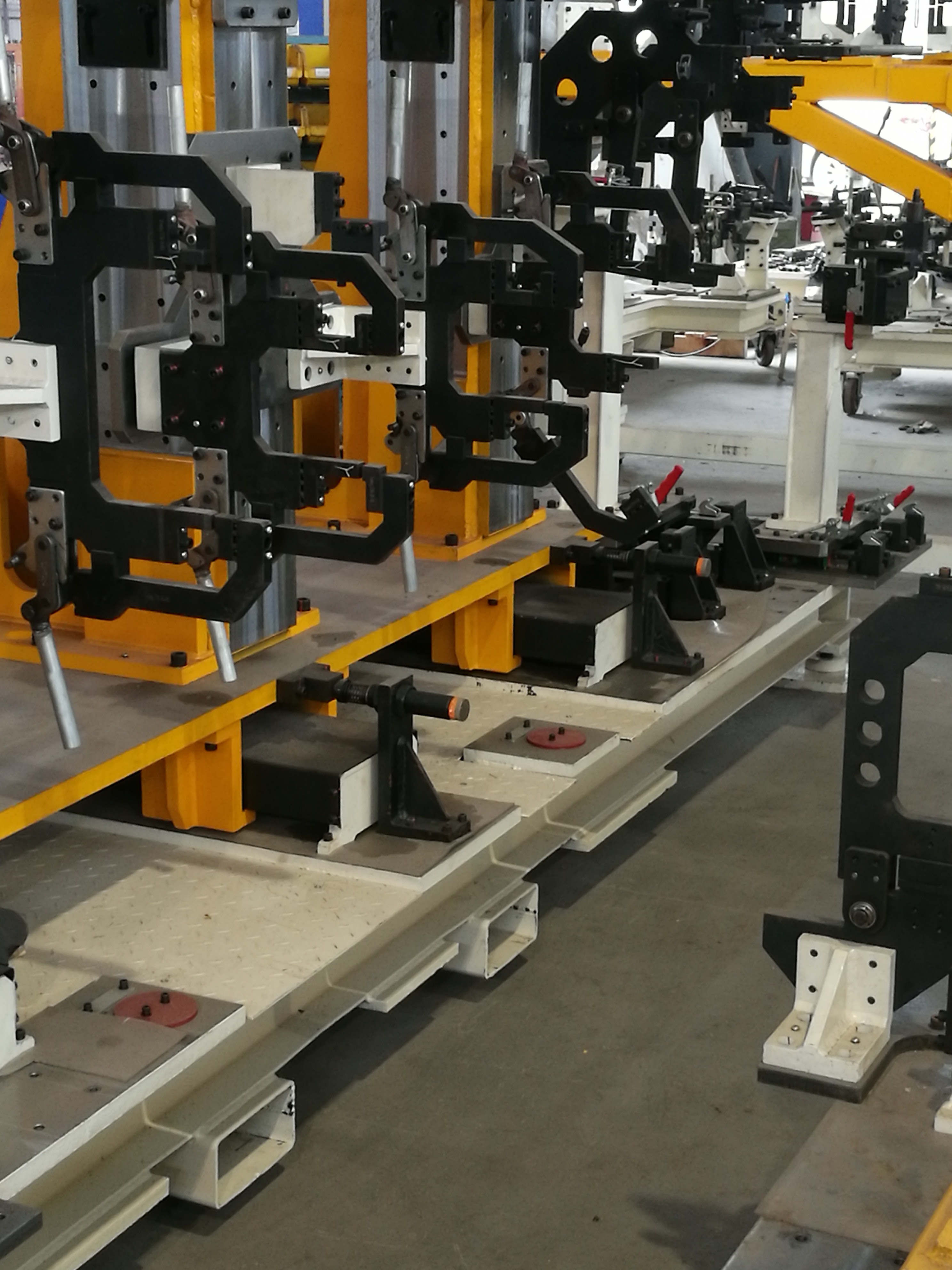 汽車(chē)白車(chē)身焊裝夾具